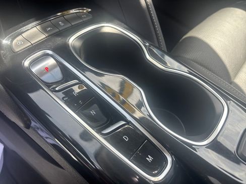 Used 2022 Buick Envision Essence w/ Technology Package I FWD image 31