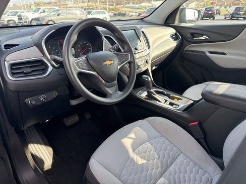 Used 2018 Chevrolet Equinox LS image 2
