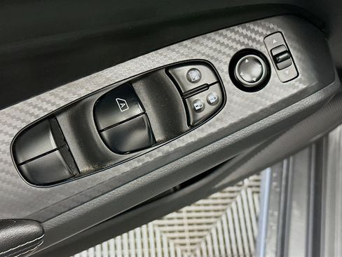 Used 2025 Nissan Altima 2.5 SV FWD image 15