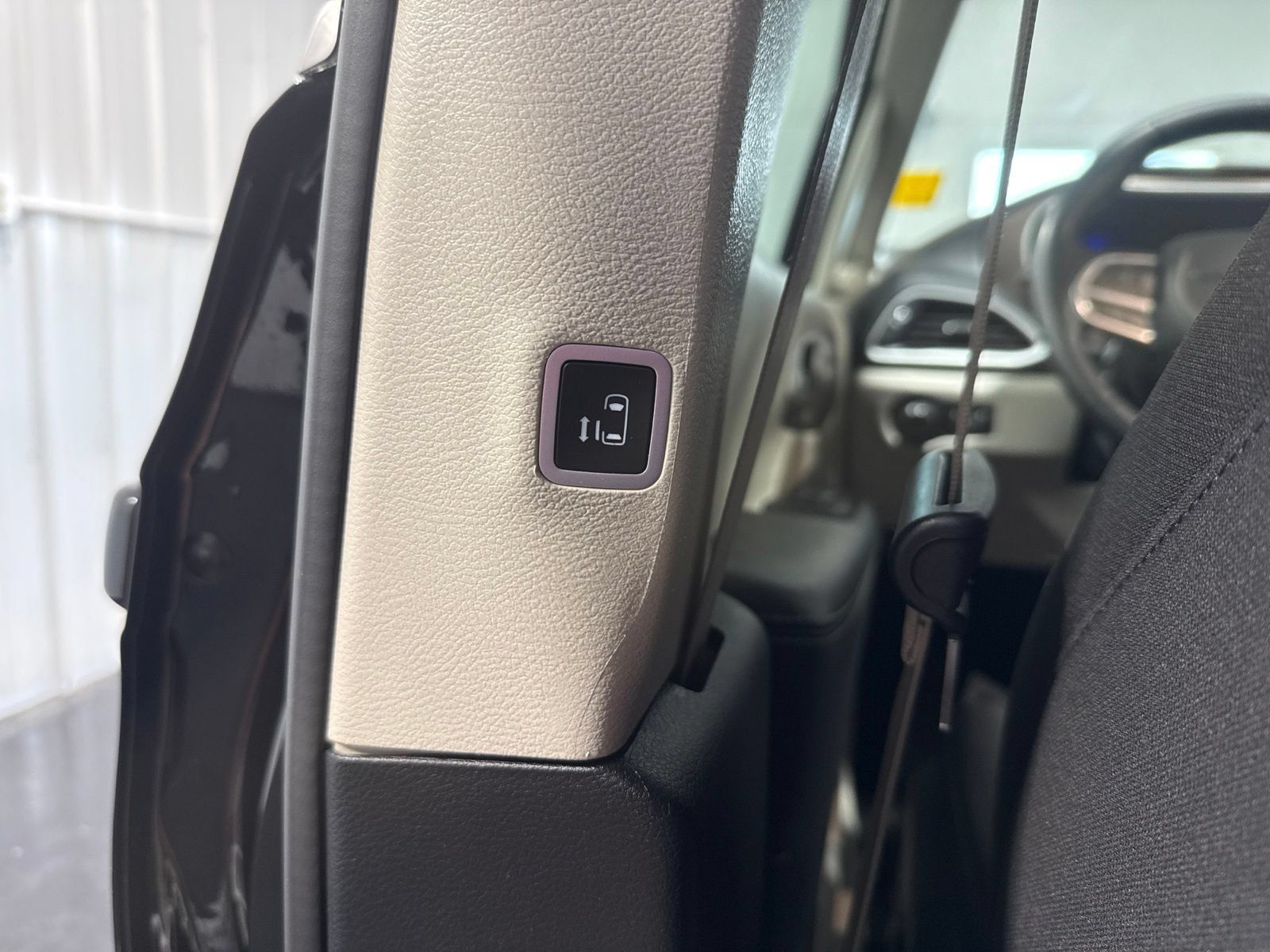 Used 2023 Chrysler Voyager LX FWD image 20