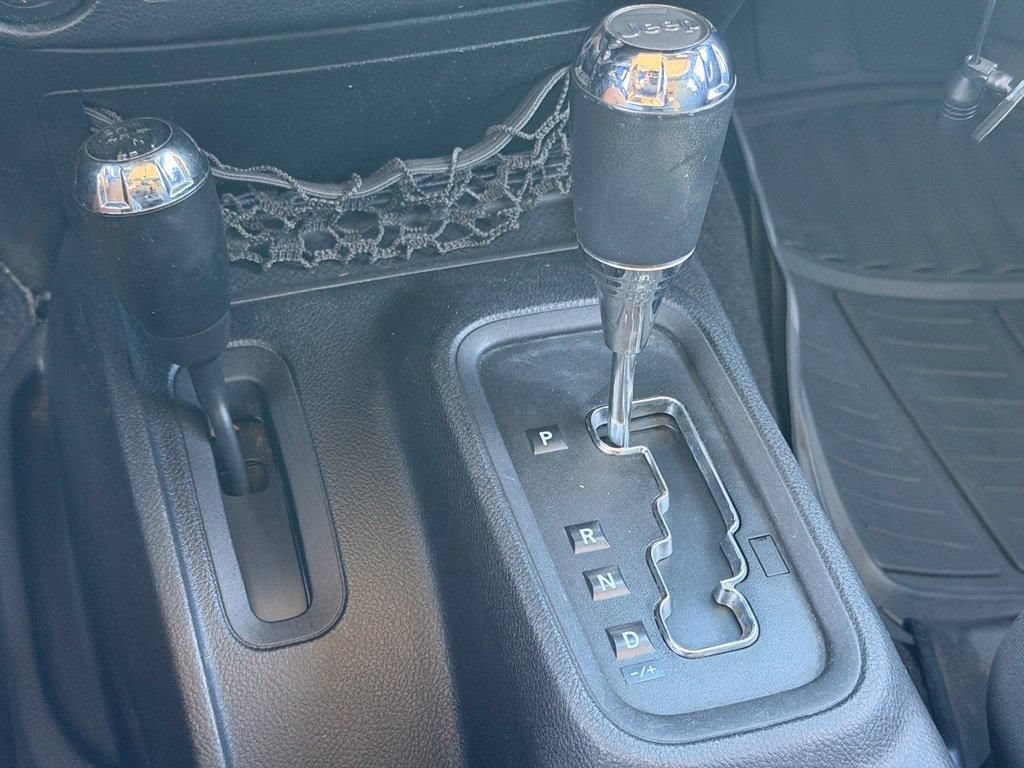 Used 2012 Jeep Wrangler Unlimited Sahara AWD/4WD image 17