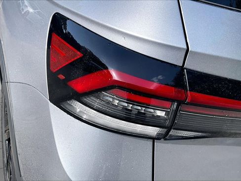 New 2026 Volkswagen Taos SE FWD image 14