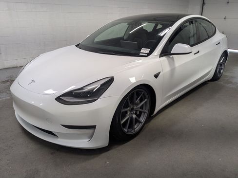 Used 2023 Tesla Model 3 Standard Range RWD image 11