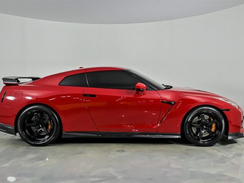 Used 2018 Nissan GT-R Premium AWD/4WD image 14