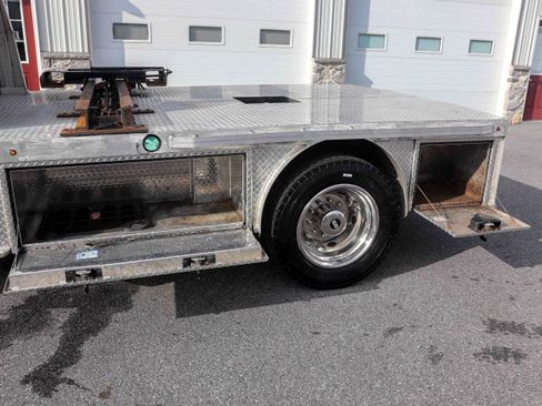 Used 2022 Ford F550 4x4 Regular Cab Super Duty w/ Power Equipment Group image 9