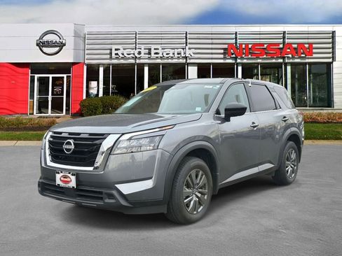 Certified 2024 Nissan Pathfinder S image 2