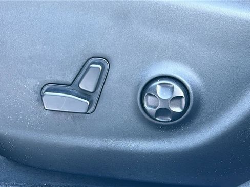 Used 2021 Jeep Cherokee Limited image 25