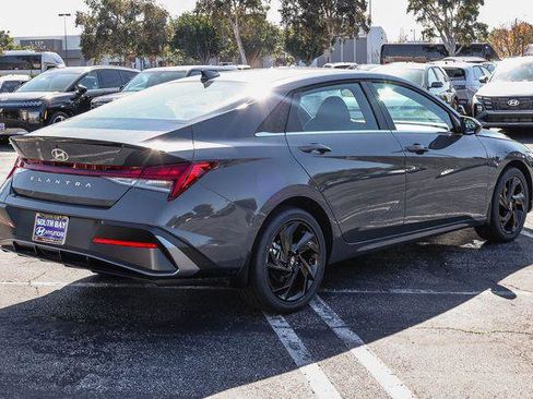 New 2026 Hyundai Elantra SEL Sport Premium FWD image 4