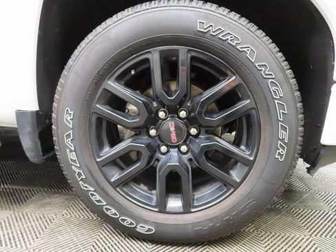 Used 2020 GMC Sierra 1500 Elevation w/ Elevation Value Package image 8