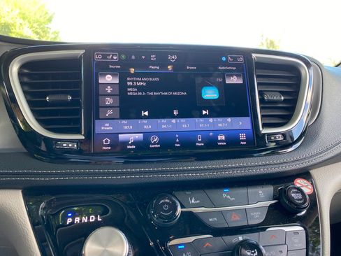 Used 2024 Chrysler Pacifica Limited FWD image 63