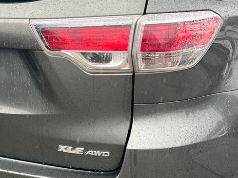 Used 2015 Toyota Highlander XLE image 28