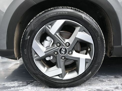 Used 2023 Hyundai Venue SEL image 12