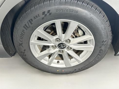 Used 2025 Toyota Camry LE FWD image 11