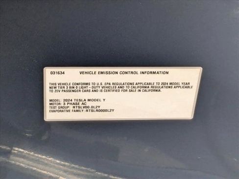 Used 2024 Tesla Model Y Long Range AWD/4WD image 23