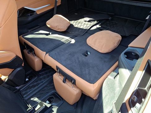 Used 2023 BMW X7 xDrive40i w/ Premium Package image 11