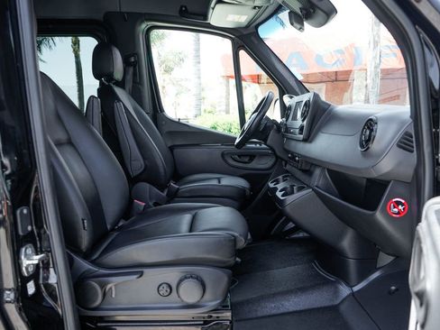 Used 2019 Mercedes-Benz Sprinter 2500 w/ Acoustic Package image 36