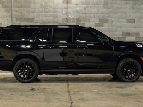 Used 2023 Cadillac Escalade ESV Sport Platinum w/ LPO, ONYX Package AWD/4WD image 8