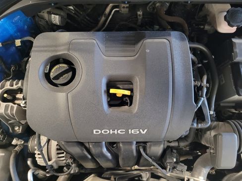 Used 2017 Hyundai Elantra SE w/ Cargo Package image 30