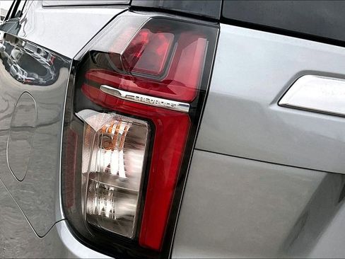 Used 2024 Chevrolet Suburban Premier image 23