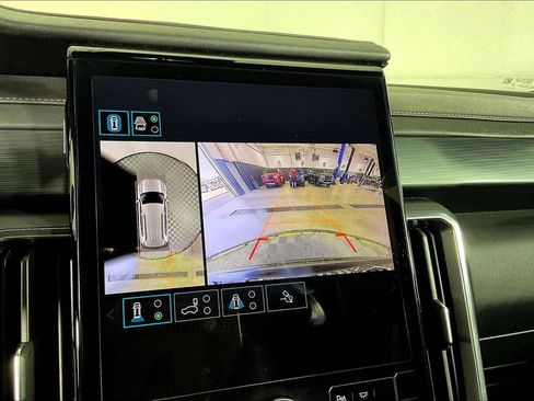 Used 2024 GMC Acadia Elevation image 30