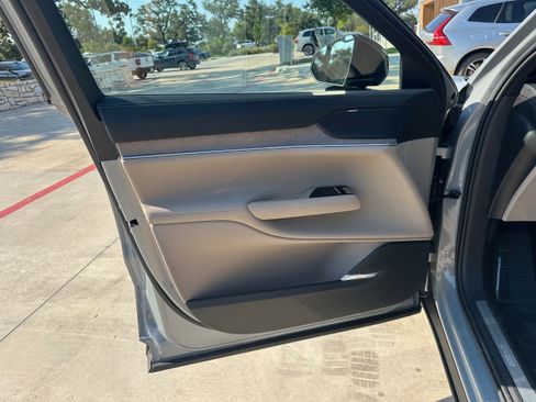 Certified 2025 Volvo EX90 Plus image 24