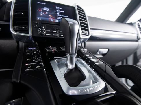 Certified 2017 Porsche Cayenne AWD/4WD image 31