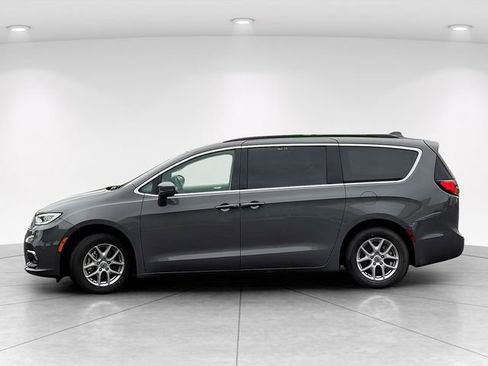 Used 2022 Chrysler Pacifica Touring-L FWD image 7