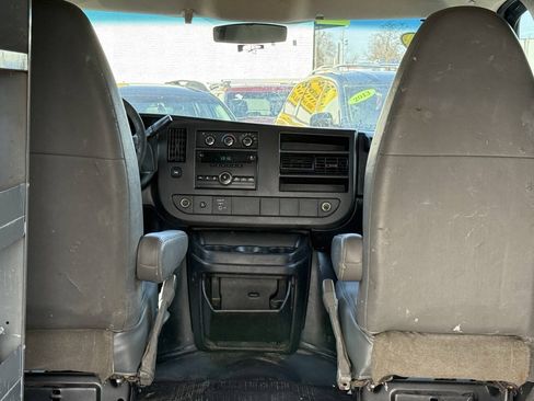 Used 2012 Chevrolet Express 2500 RWD image 12