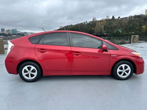 Used 2015 Toyota Prius Three image 2