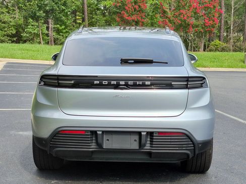 Certified 2025 Porsche Macan Electric RWD image 29