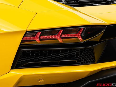 Used 2018 Lamborghini Aventador S AWD/4WD image 21