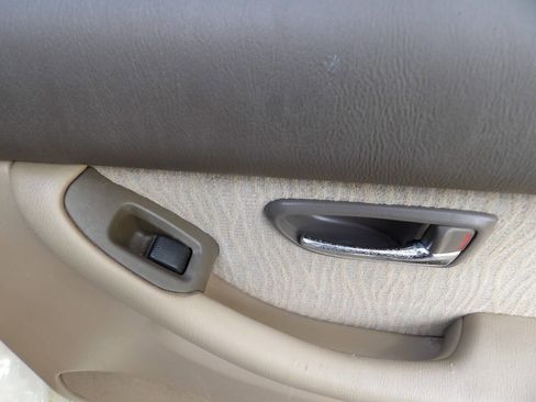 Used 2001 Subaru Outback Wagon image 25