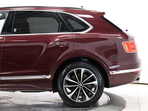 Used 2018 Bentley Bentayga AWD/4WD image 8