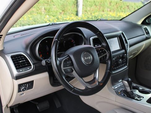 Used 2020 Jeep Grand Cherokee Laredo image 17