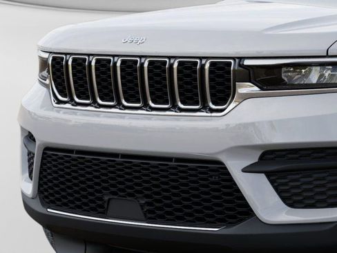 New 2025 Jeep Grand Cherokee Laredo image 11