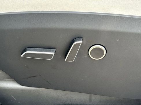 Used 2022 Tesla Model X image 23