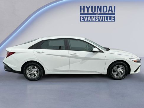 New 2026 Hyundai Elantra SE FWD image 3