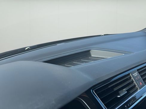 Used 2022 Volkswagen Tiguan SE R-Line image 28