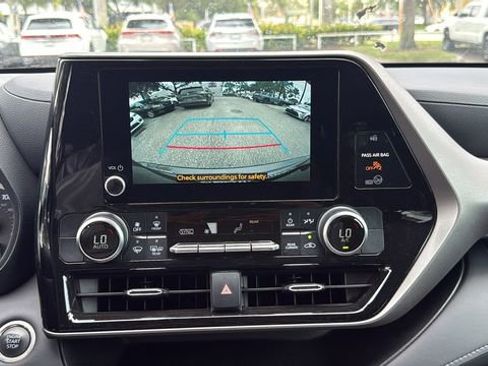 Certified 2024 Toyota Highlander LE FWD image 25