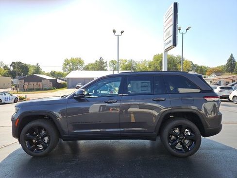 New 2025 Jeep Grand Cherokee Limited w/ Luxury Tech Group II image 6
