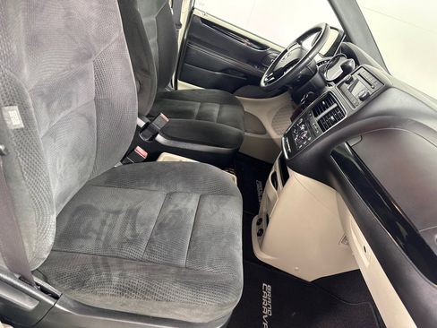 Used 2016 Dodge Grand Caravan SE image 24