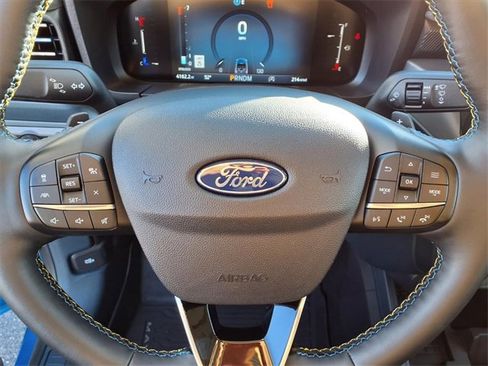 Used 2025 Ford Maverick Lobo image 10