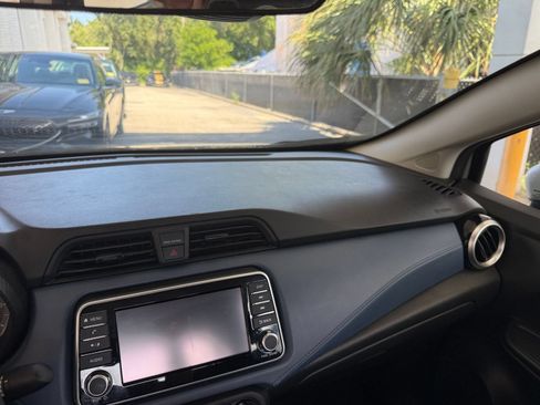 Used 2025 Nissan Versa SV FWD image 33