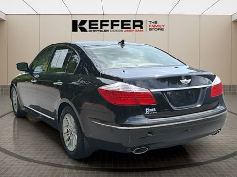 Used 2011 Hyundai Genesis 3.8 RWD image 3
