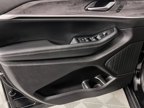 Used 2024 Jeep Grand Cherokee L Limited w/ Black Appearance Package image 26