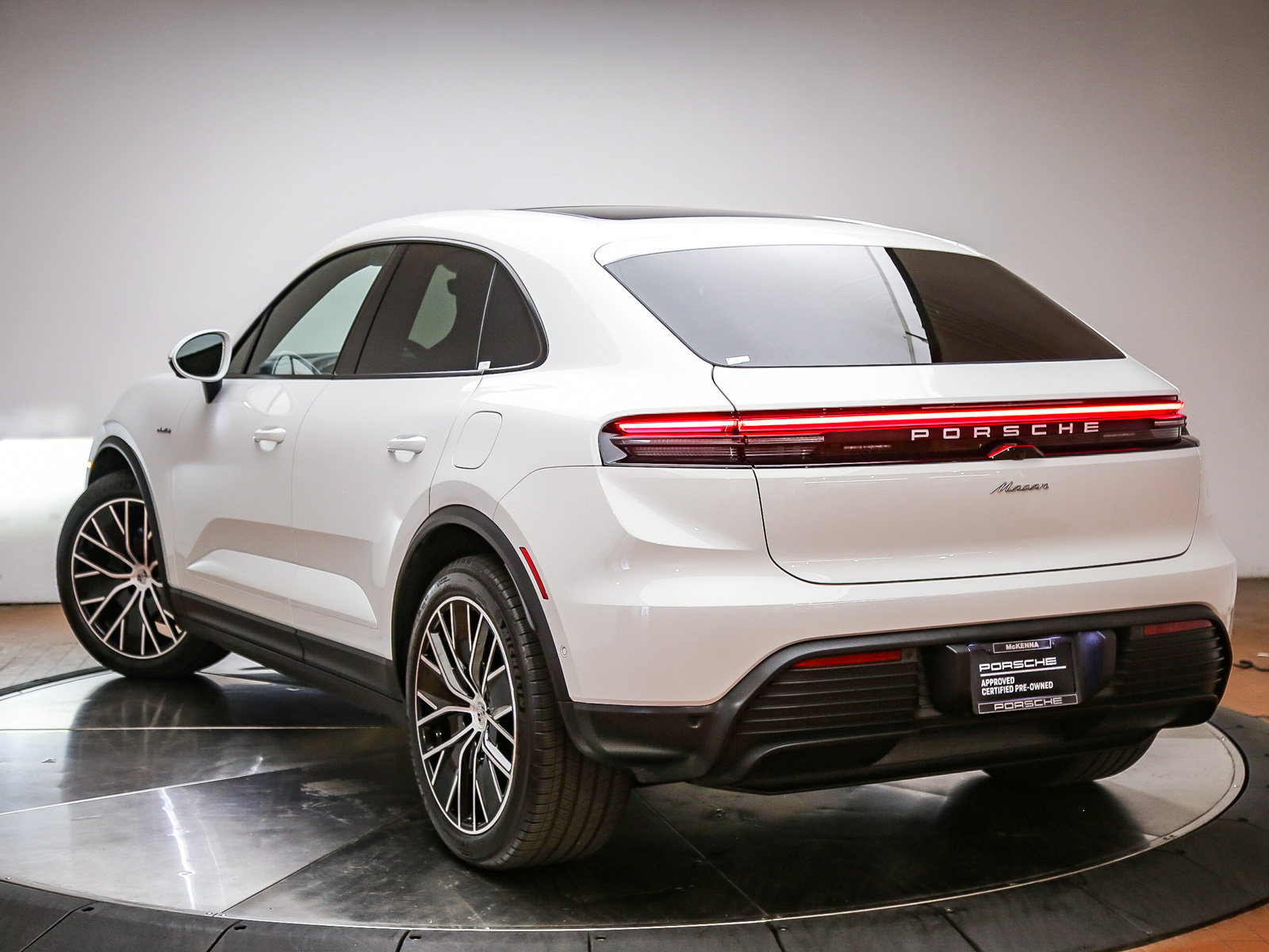 Certified 2026 Porsche Macan Electric RWD image 3