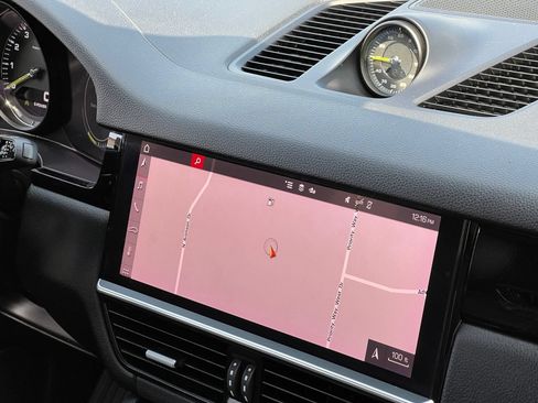 Certified 2020 Porsche Cayenne E-Hybrid AWD/4WD image 37