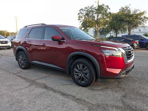 Used 2024 Nissan Pathfinder SV FWD image 2