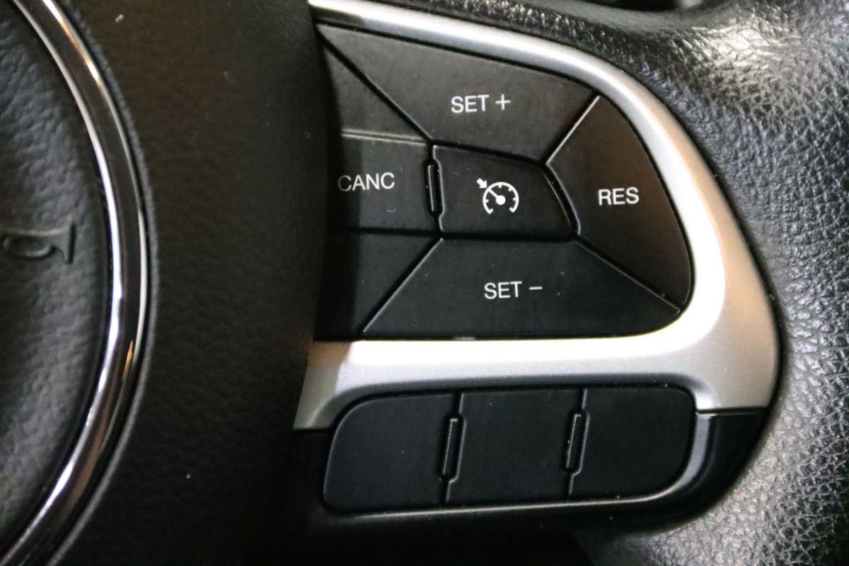 Used 2018 Jeep Compass Sport AWD/4WD image 14