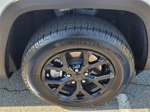 New 2024 Jeep Grand Cherokee L Altitude image 20